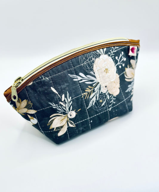 Clam stand up pouch