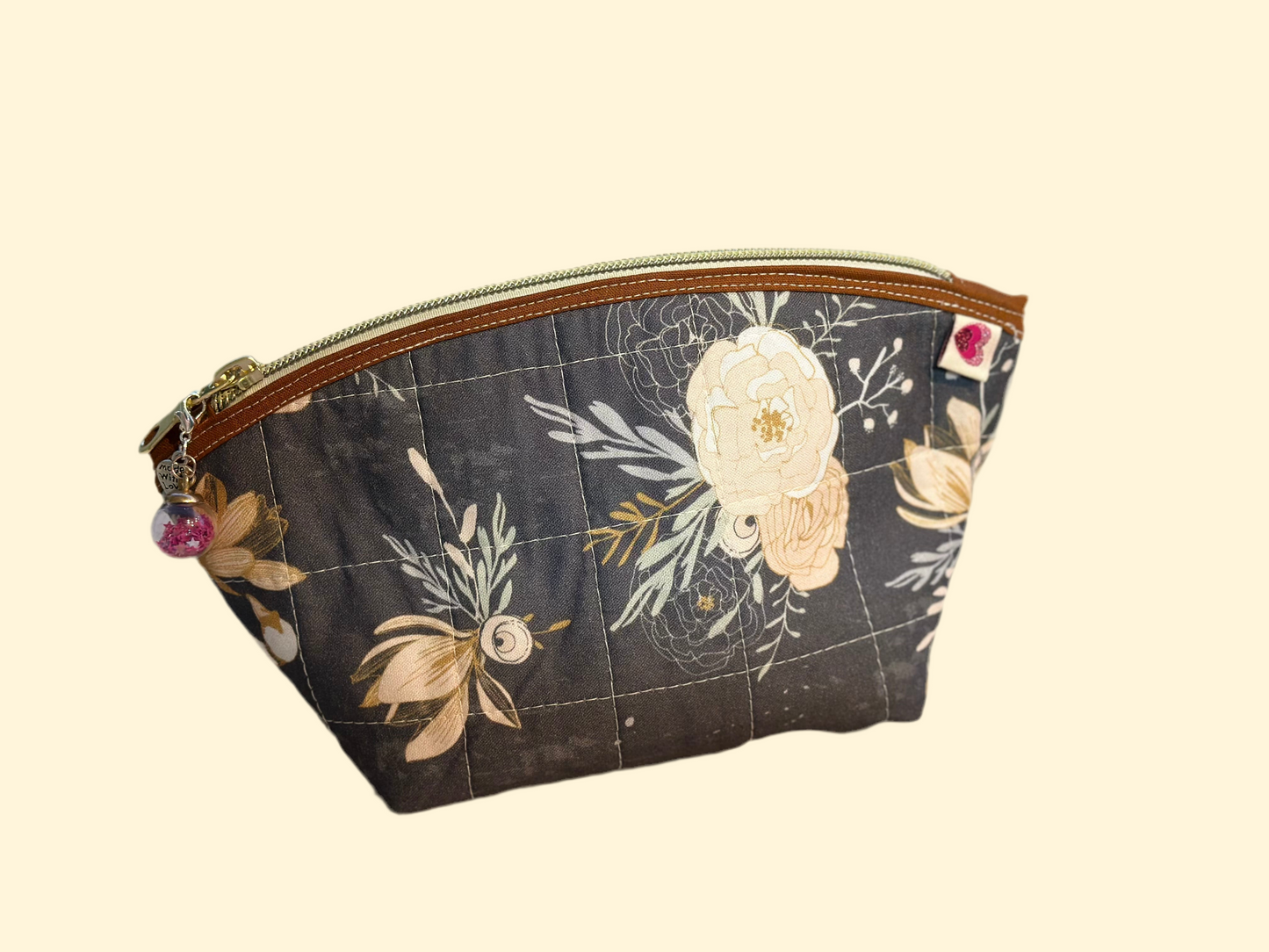 Clam stand up pouch